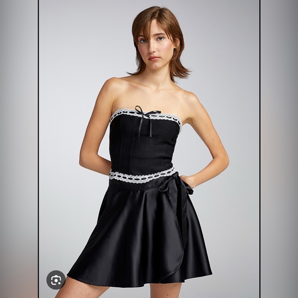 Simon’s Twik Satin Wrap Skirt- Medium- Black - Picture 1 of 3